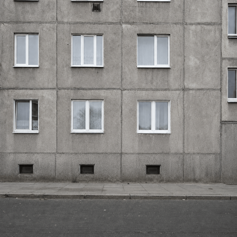 Fasáda po odstránení grafitov – Bytový dom, Petržalka
